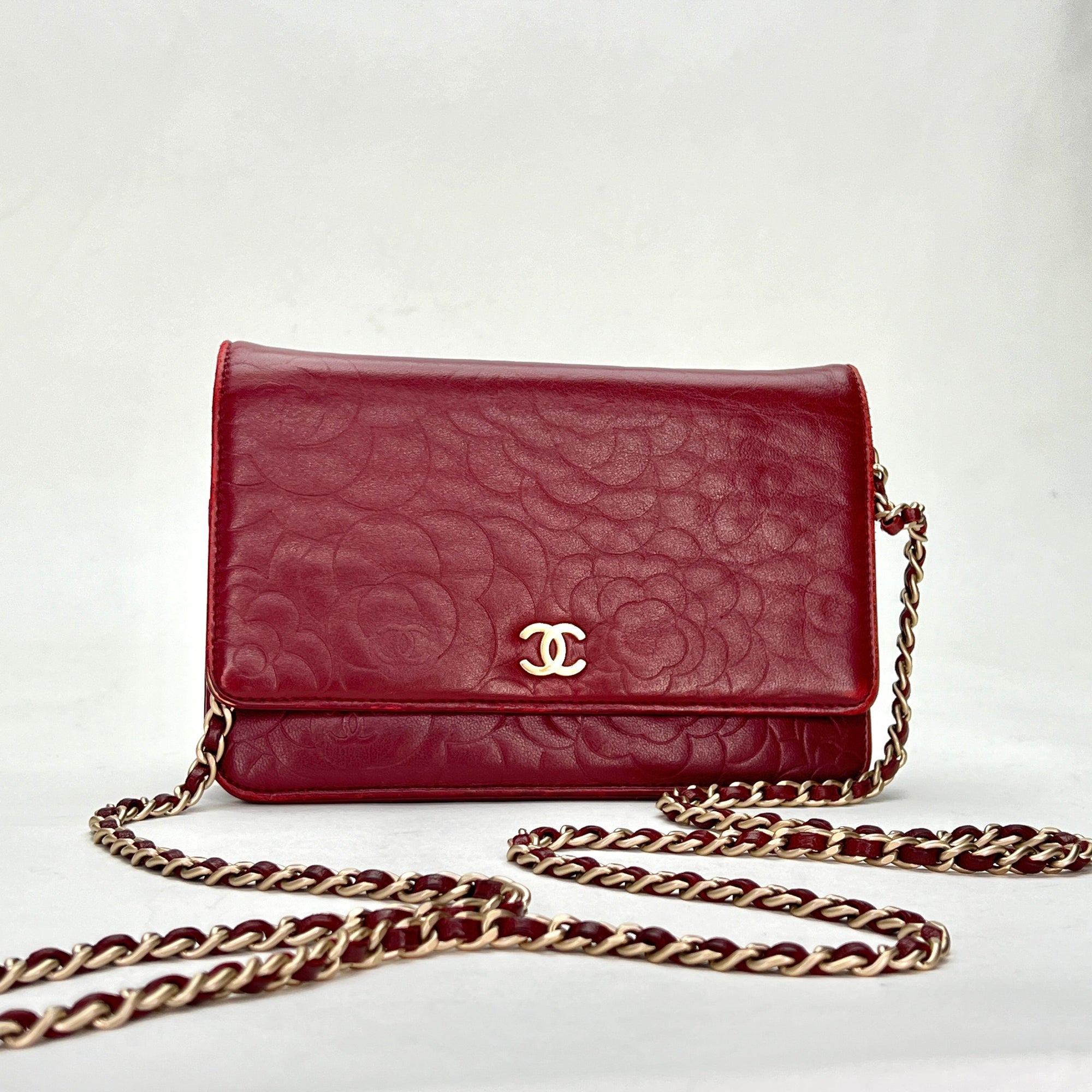 Camellia Red Wallet on Chain in Lambskin, Gold hardware - Image 7