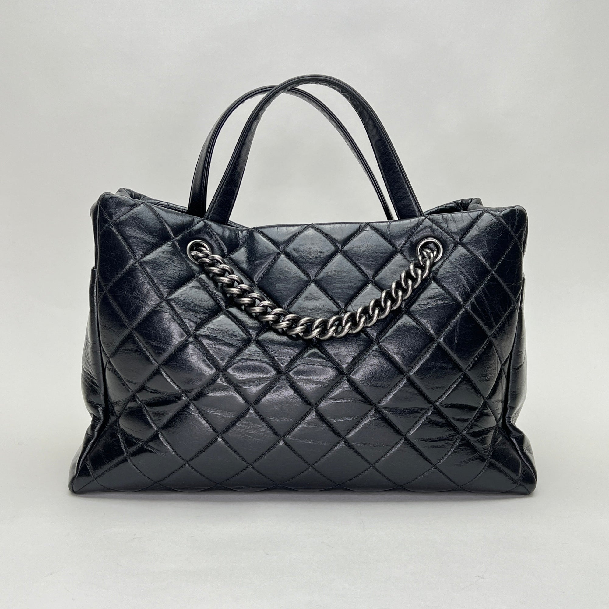 Glazed Quilted Nameplate Tote Tote bag in Calfskin, Ruthenium Hardware - Image 3