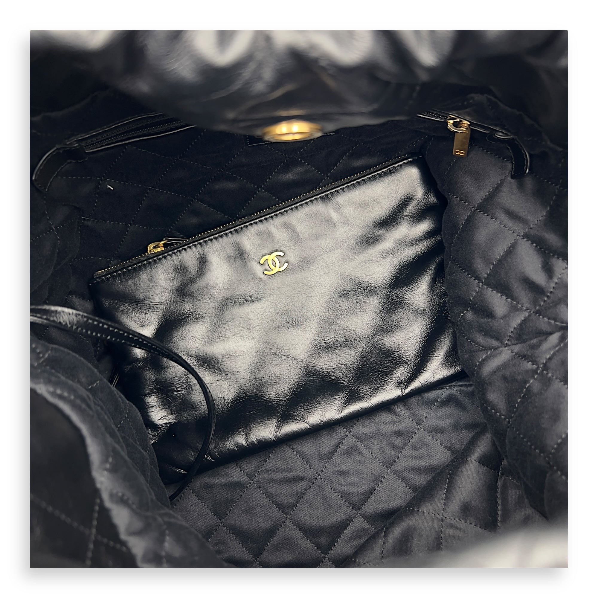 22 Tote Shoulder Bag Medium Black in Calfskin, Gold hardware - Image 5