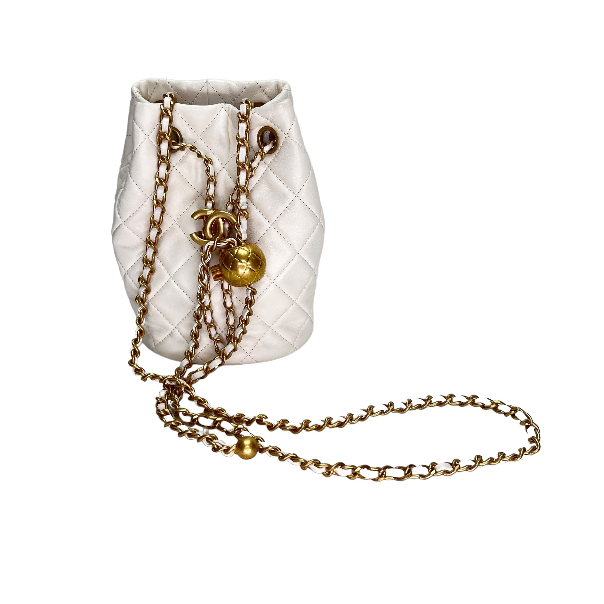 Quilted Pearl Crush Bucket Bag White in Lambskin , Gold Hardware - Image 7