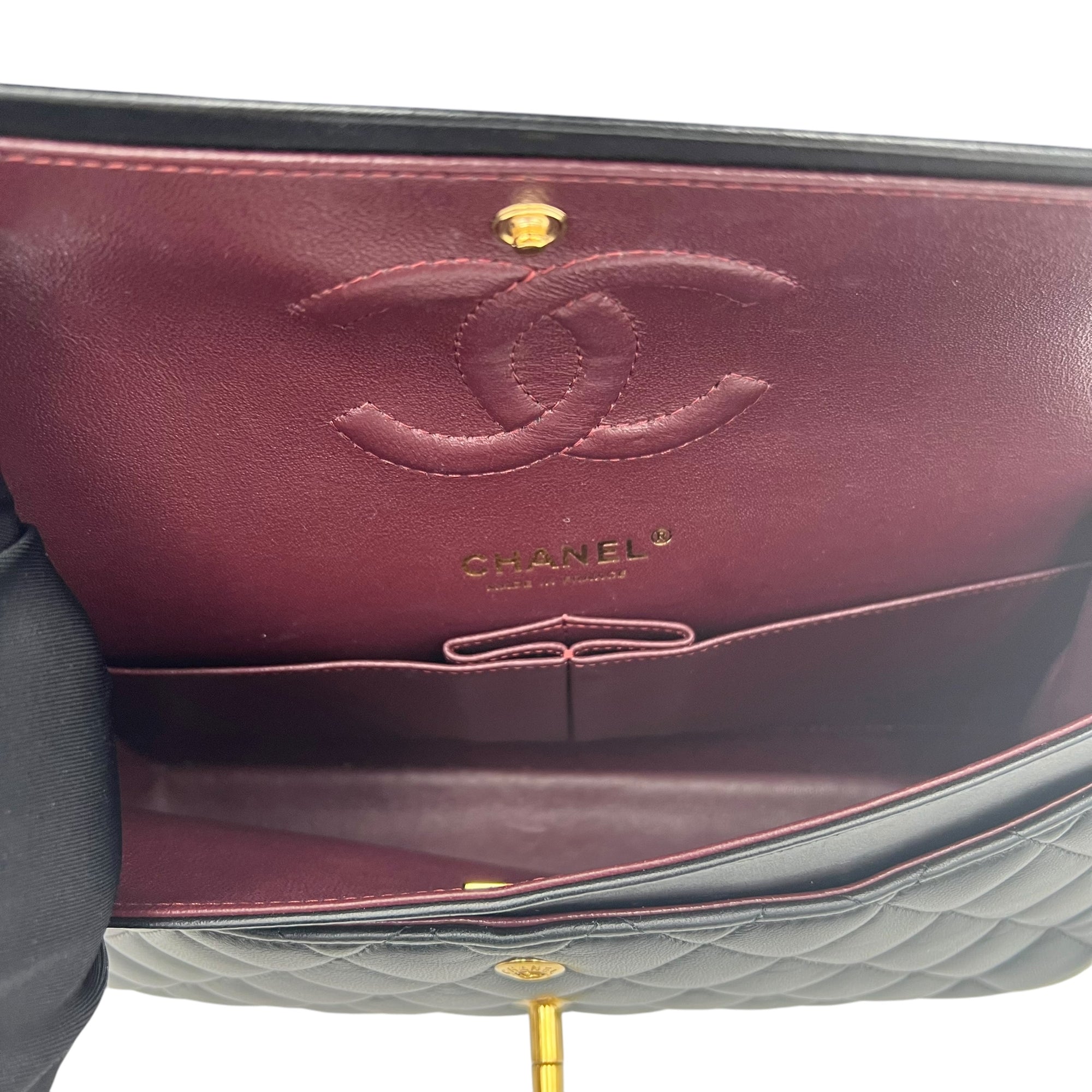 Classic Shoulder Bag Medium Black in Lambskin, Gold hardware - Image 7