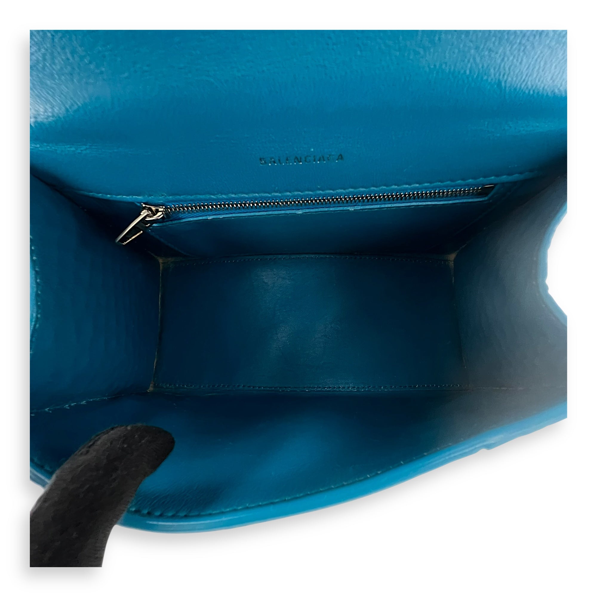 Hourglass Top Handle Bag Blue in Crocodile Embossed Calfskin, Silver hardware - Image 7