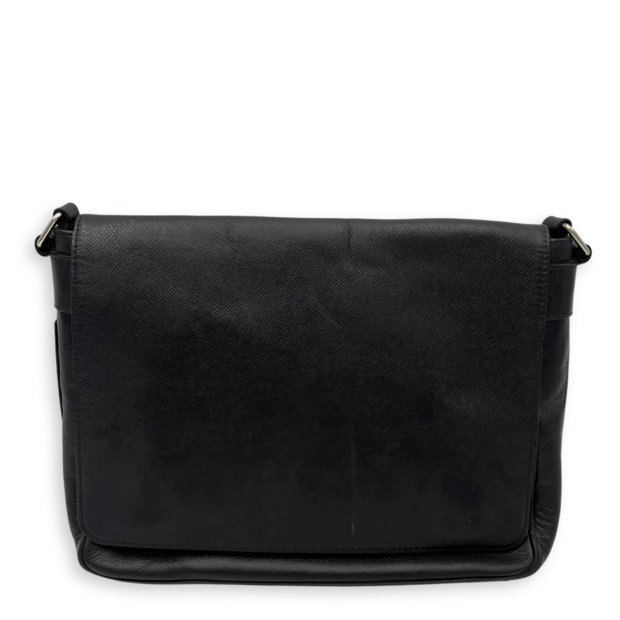 Messenger Crossbody Bag Black in Taiga Leather, Silver hardware